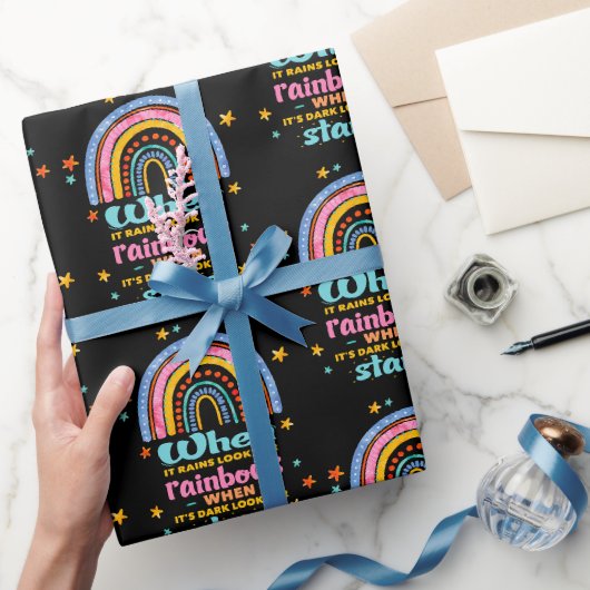 Als het regent, zoek dan regenbogen cadeaupapier (Geschenken)