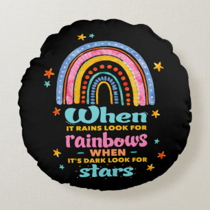 Als het regent, zoek dan regenbogen rond kussen