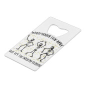 Als je binnen dood bent, maar het is de vakantiepe creditkaart flessenopener (Voorkant Gekanteld)