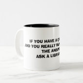 ALS JE EEN VRAAG HEBT EN JE WILT ECHT... TWEEKLEURIGE KOFFIEMOK (Voorkant links)