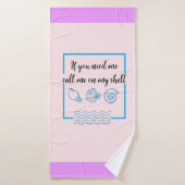 'Als je me nodig hebt, bel me dan op mijn schelp.' Badhanddoek (Badhanddoek)