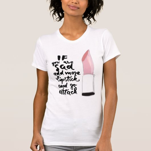 Als je meer lippenstift wilt toevoegen en aanvalle t-shirt (Voorkant)
