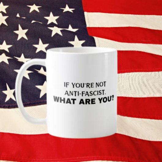 Als je niet anti-fascistisch bent, wat ben je dan  koffiemok