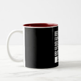 Als je schoonvader zijn al een cadeau genoeg lijkt tweekleurige koffiemok