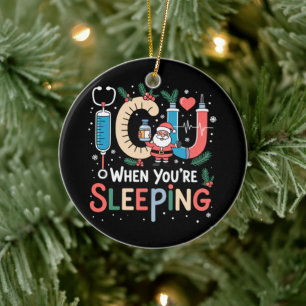 Als je slaapt Grappige ICU-verpleegster Kerstmis  Keramisch Ornament