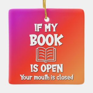 Als mijn boek open is, is jouw mond dicht keramisch ornament