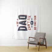 Als papa het niet kan oplossen kan niemand het. |  wandkleed (In situ)