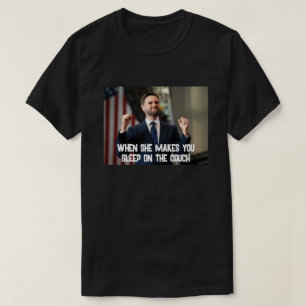 Als ze je op de bank laat slapen t-shirt