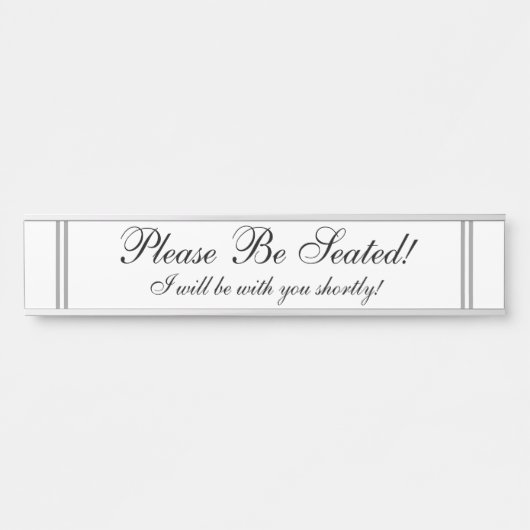 "Alsjeblieft, zit er zitten!" Deurbordje (Voorkant)