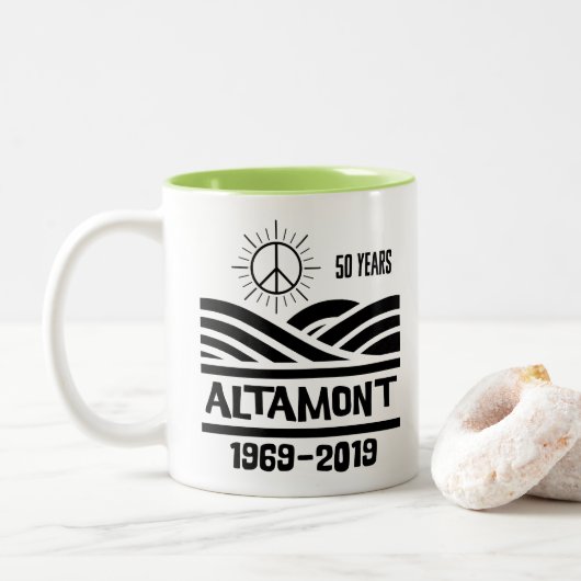 Altamont Speedway 1969-2019 50th Anniversary Tweekleurige Koffiemok (Met donut)