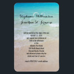 Alternatief Beach Wedding Invitation Magnet Magneet<br><div class="desc">Een uitnodiging voor een bruiloft op het strand. Verticaal afbeelding van het water van de turquoise oceaan en tropisch strand zand is de achtergrond van deze unieke uitnodiging. De bruid en de bruidegom nodigt gasten uit,  en alle ceremonietekst is gemakkelijk om in paragraafvorm toe te voegen.</div>