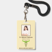 Alternatieve medische kaduceus Green Leaves Beige Badge (Front with Lanyard)