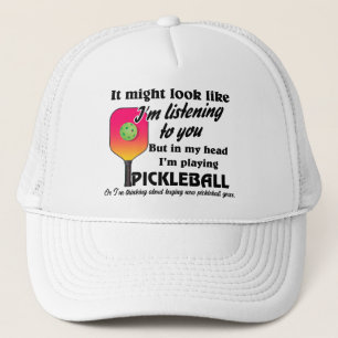 Altijd bezig met het spelen van pickleball trucker pet