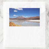 Altiplano-landschap met vulkaan in Bolivia Rechthoekige Sticker (Tas)