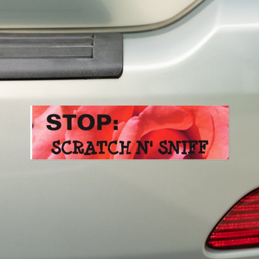 Alyssas nana roos, STOP: SCRATCH N' SNIFF Bumpersticker (Op auto)