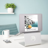 Amalfi Coast Minimalist Line Art Sticker (Laptop op bureau)