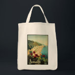 amalfi-reisreclame tote bag<br><div class="desc">Prachtig vintage-poster van de kust van Amalfi in Italië door Mario Borgoni in 1915. Mario Borgoni, 1869-1936, is geboren in Pesaro, Italië, en was een van de eerste Italiaanse kunstenaars die erin geslaagd waren de overgang van fijne kunst naar commerciële kunst tot een succes te maken. Zijn illustraties gebruikten drastische...</div>