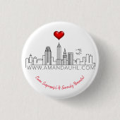 Amanda Uhl Button — met Tagline (Voorkant)