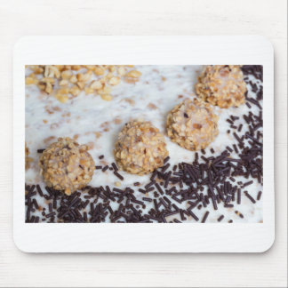 Amandelmoes met chocoladesproinkels muismat