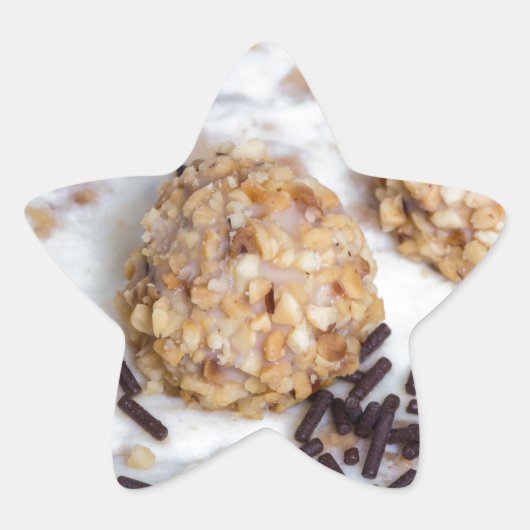 Amandelmoes met chocoladesproinkels ster sticker (Voorkant)