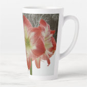 Amaryllis in Snow Red Holiday Winter Floral Latte Mok (Rechts)