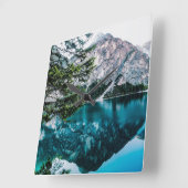 amazing nature blue lake in the mountains vierkante klok (Hoek)