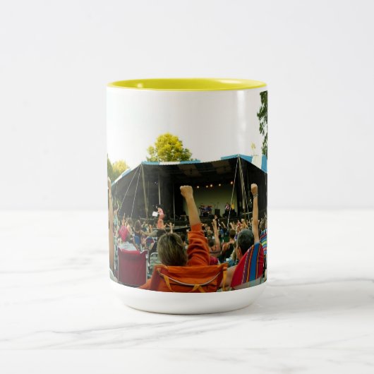 Amazon Womyn Rise mok (Center)