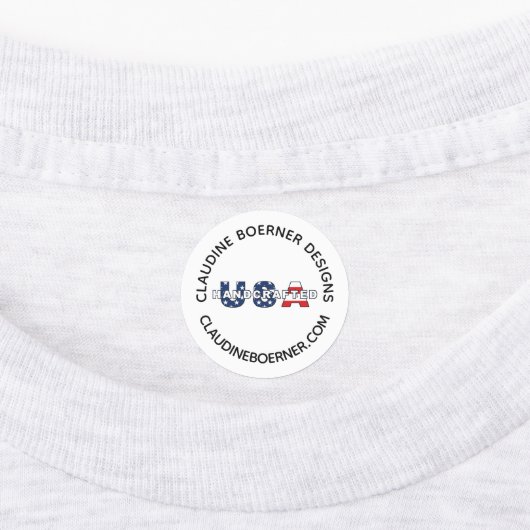 Ambachtelijke zakelijke kunstenaar naaien ijzer op labels (Aangebracht)