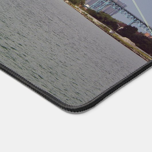 Ambassador Bridge bureaumat (Hoek)