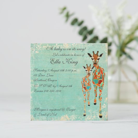 Amber Azure Giraffe Baby Uitnodiging (Staand voorkant)