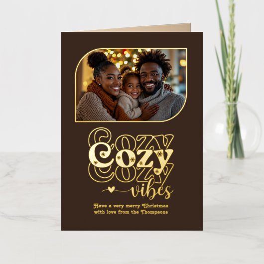 Amber Glow Cozy Vibes Christmas Photo Folie Feestdagenkaart (Voorkant)