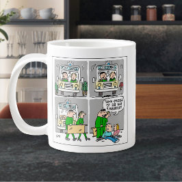 Ambulancechauffeur of verpleegkundige grote koffiekop