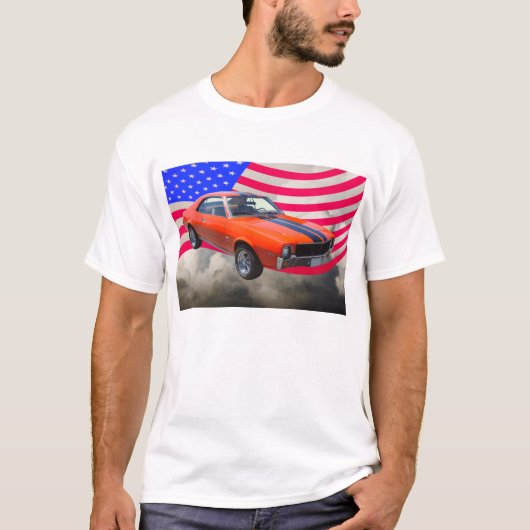 AMC Javlin-auto met Amerikaanse vlag T-shirt (Voorkant)