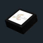 Amelia aangepaste naam te beginnen met een geschen cadeaudoosje<br><div class="desc">gepersonaliseerde decoratieve naam keepsake geschenkdoos. Perfect om een extra speciaal cadeau te laten zien. Geschenkdoos leest momenteel Amilia of u kunt worden gepersonaliseerd met uw eigen naam te beginnen met de letter A. © Originele letter art tekening en ontwerp door Sarah Trett. www.sarahtrett.com voor www.mylittleeden.com</div>