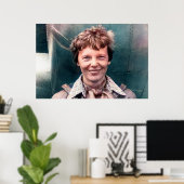 Amelia Earhart en haar Lockheed Electra ingekleurd Poster (Thuiskantoor)