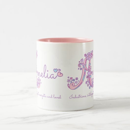 Amelia-naam: decoratieve A-monogram-mok Tweekleurige Koffiemok (Center)