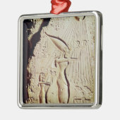 Amenophis IV, Nefertiti en Dochter implementeren Metalen Ornament (Links)