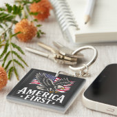 America First Patriotic Bald Eagle verschijnt op 4 Sleutelhanger (Voorkant Rechts)