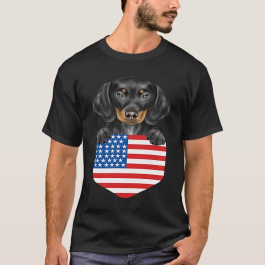 America Flag Black Dachshund Dog In Pocket T-shirt (Voorkant)