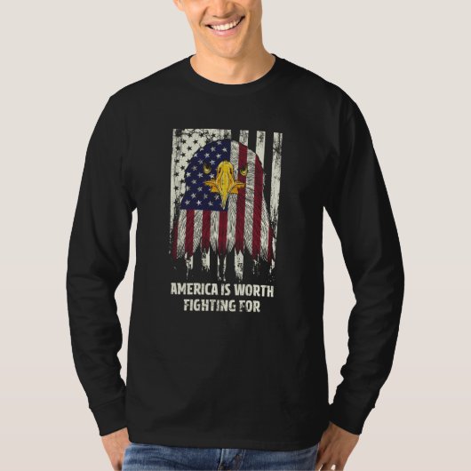 America is Worth Fighting for Patriotic Proud Patr T-shirt (Voorkant)