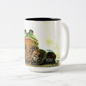 American Bullfrog Posing Two-Tone Coffee Mok (Voorkant rechts)