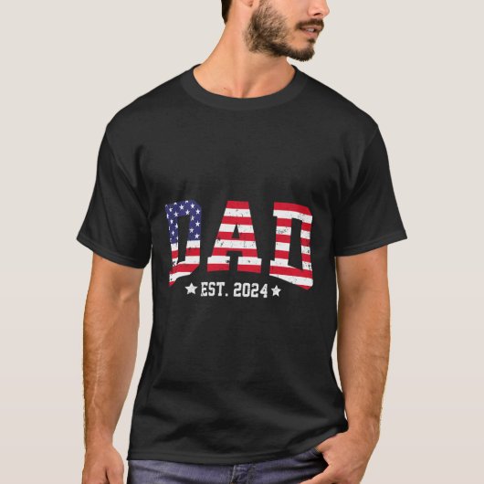 American Dad Est 2024 Eerste Vaderdag Gepromoveerd T-shirt (Voorkant)