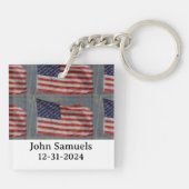American Flag Pattern Rood Wit Blauw Naam Datum Sleutelhanger (Achterkant)