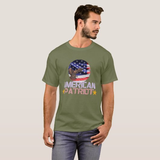 American Patriot – Bold Independence Day Gift  T-shirt (Voorkant volledig)