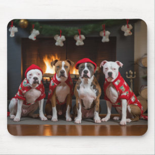 American Staffordshire bij de open haard Kerstmis Muismat