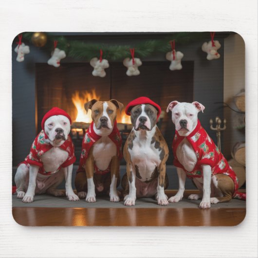American Staffordshire bij de open haard Kerstmis Muismat (Voorkant)