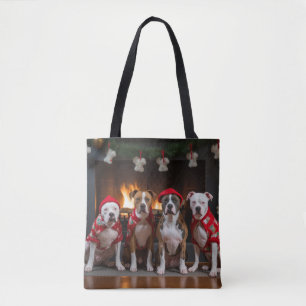 American Staffordshire bij de open haard Kerstmis Tote Bag