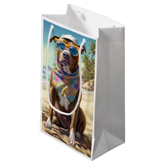 American Staffordshire on Beach,zomercadeau Klein Cadeauzakje (Voorkant Gekanteld)