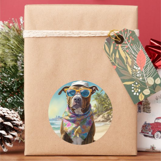American Staffordshire on Beach,zomercadeau Ronde Sticker (Feestdagen)
