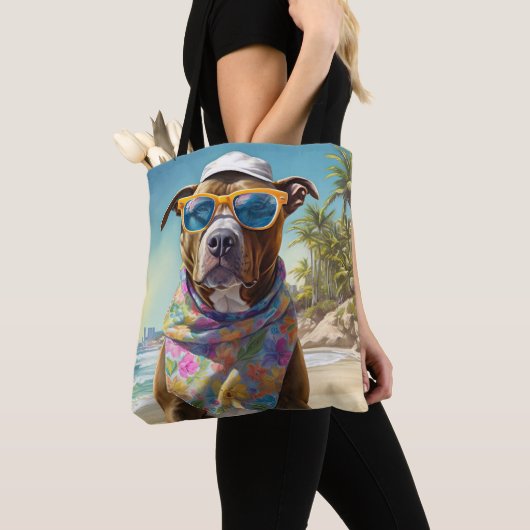 American Staffordshire on Beach,zomercadeau Tote Bag (Dichtbij)